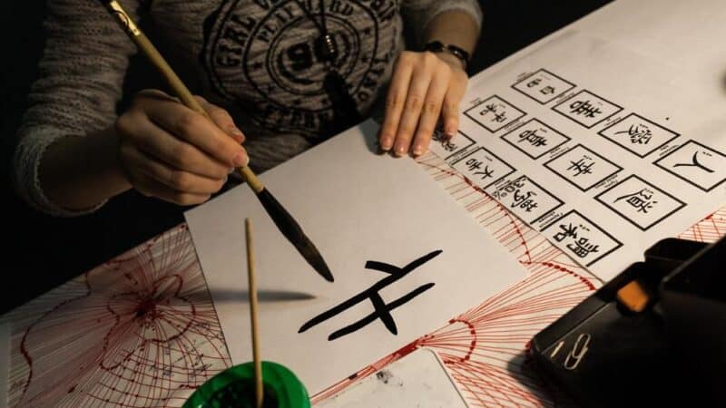 Najczęstsze błędy w kaligrafii i jak ich unikać