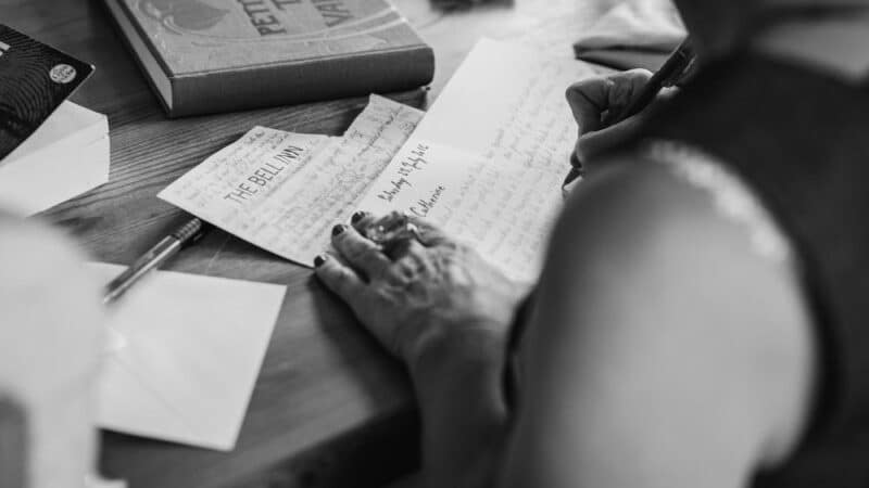 Jak zacząć naukę kaligrafii? Praktyczny przewodnik dla początkujących