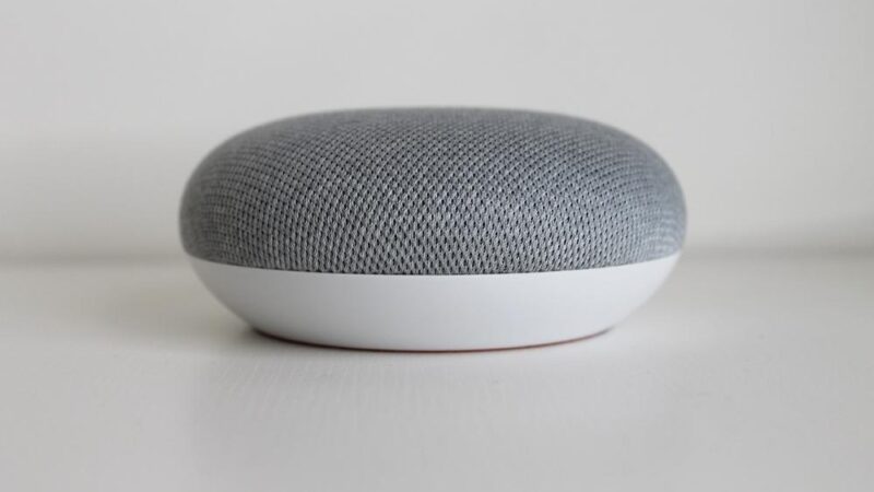 Jak AI poprawia jakość usług asystentów głosowych?